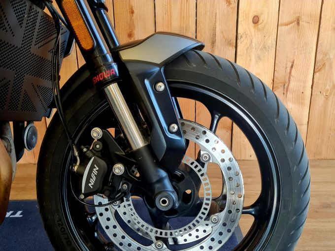 TRIUMPH TRIDENT 660 4
