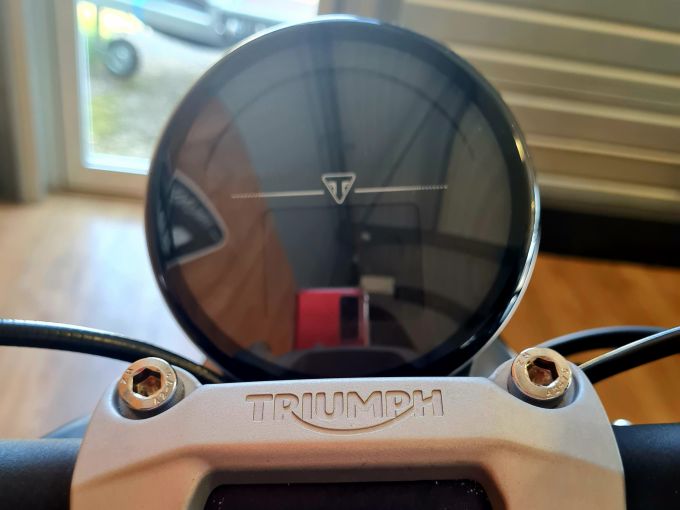 TRIUMPH TRIDENT 660 4