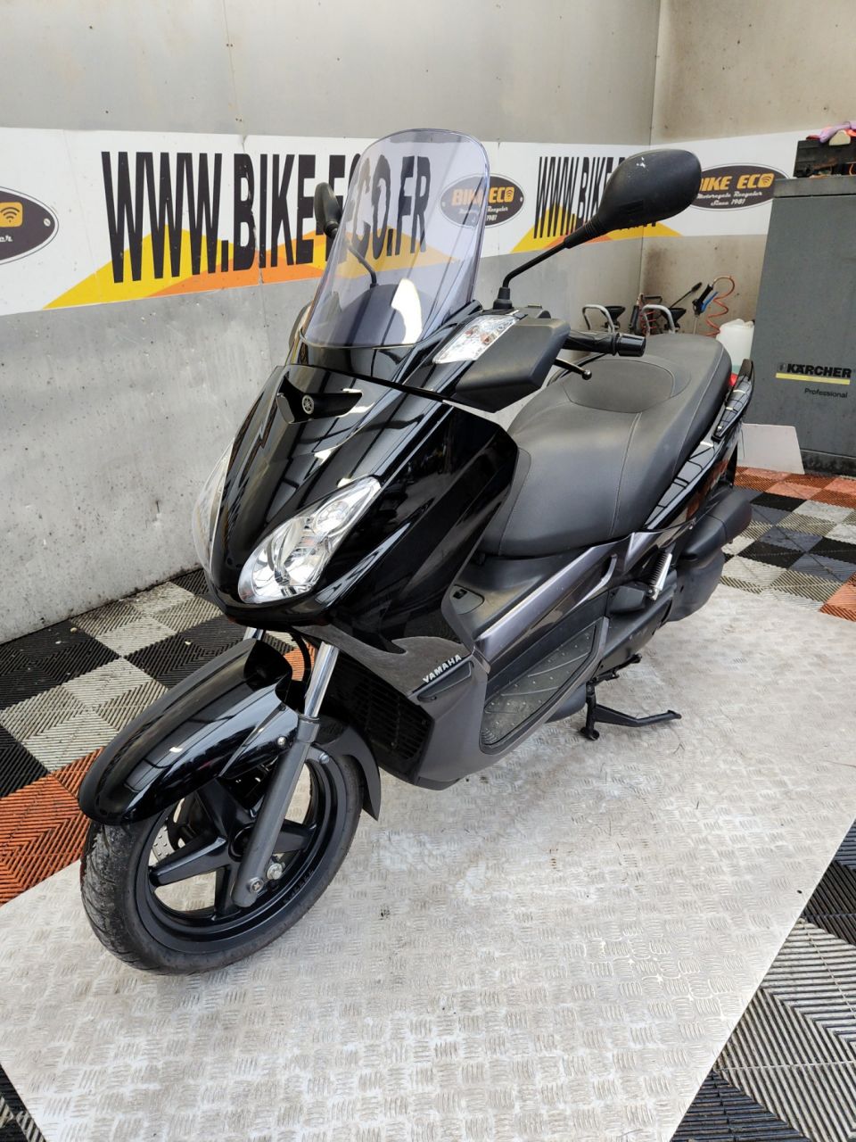 YAMAHA X-MAX 125 4
