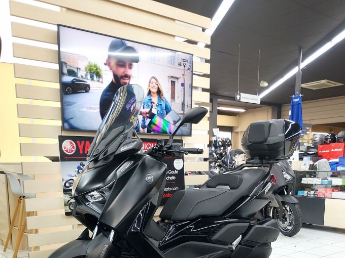 YAMAHA XMAX 300 Tech Max 4