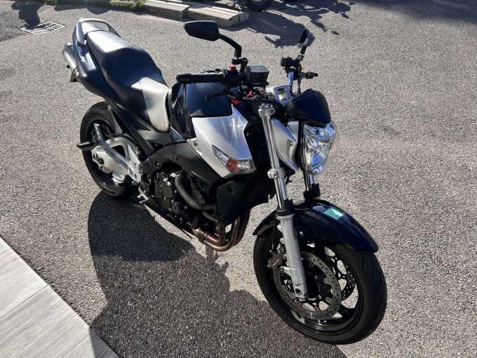 SUZUKI GSR 600 4