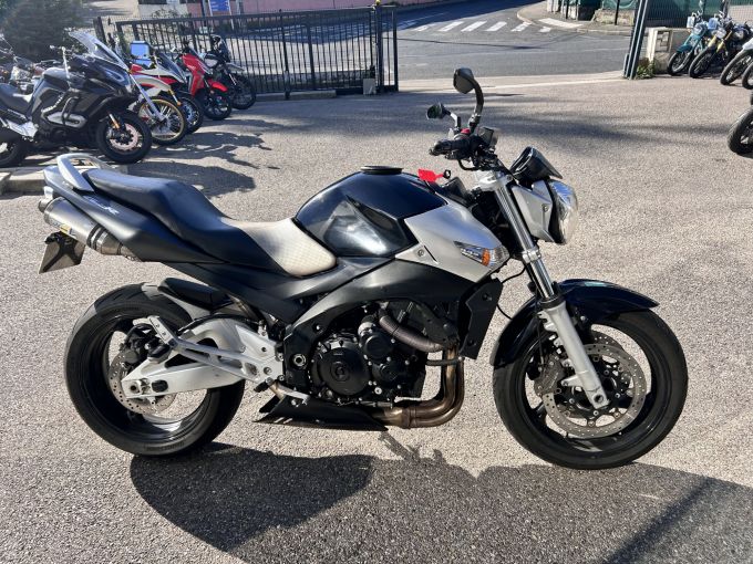 SUZUKI GSR 600 4