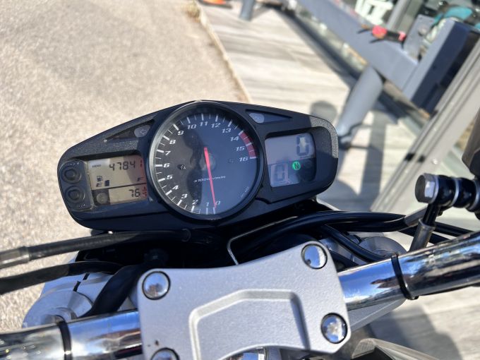 SUZUKI GSR 600 4