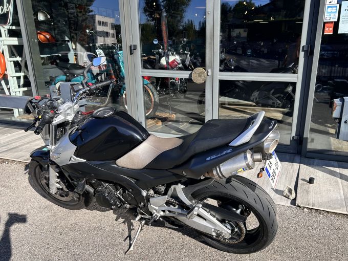 SUZUKI GSR 600 4