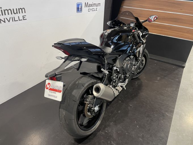 YAMAHA YZF 1000 R1 4