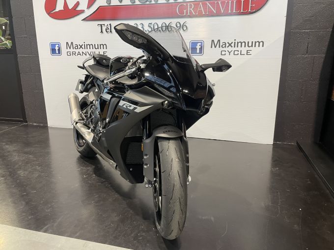 YAMAHA YZF 1000 R1 4