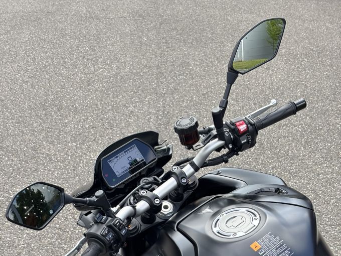YAMAHA MT-10 4