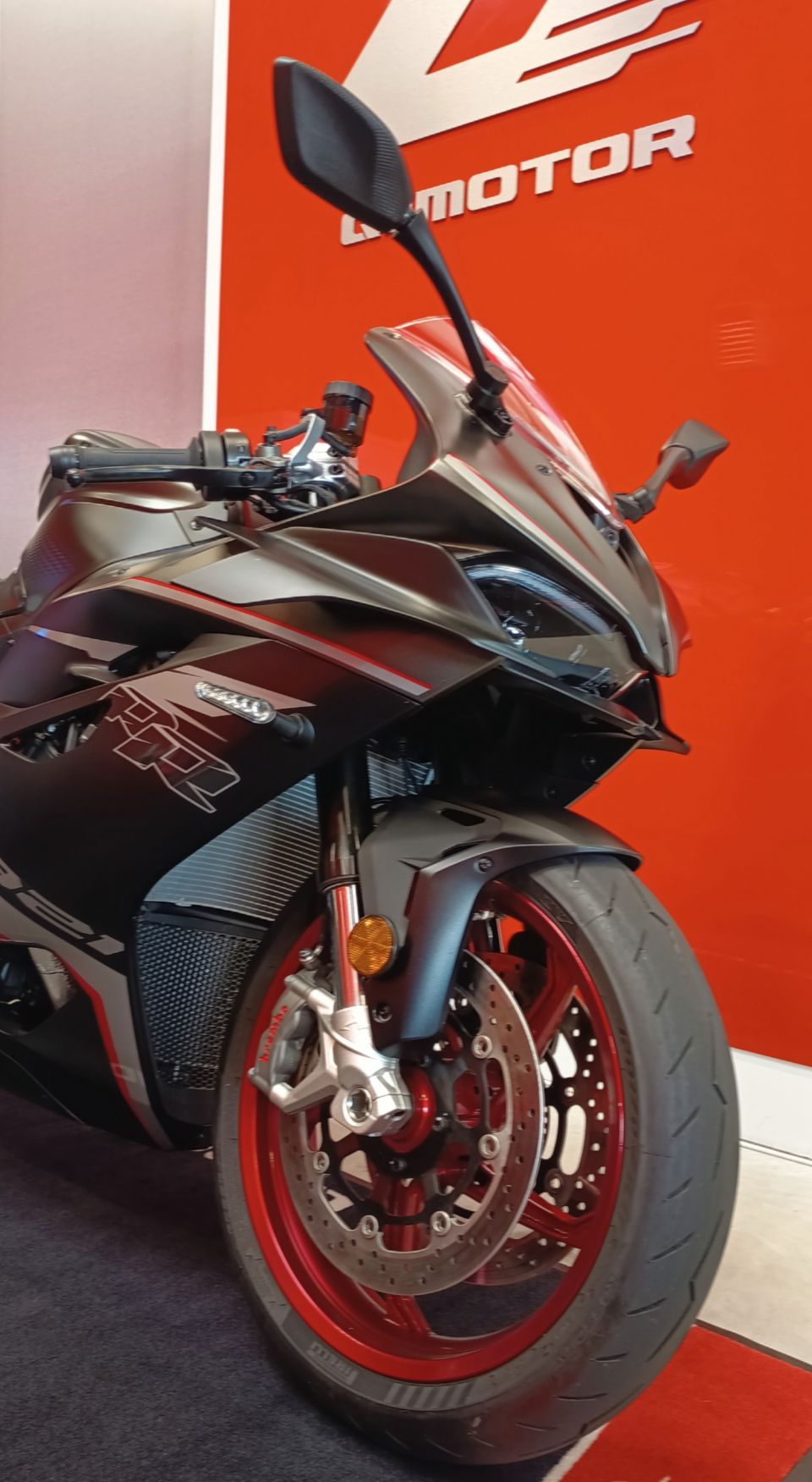 QJ MOTOR SRK 921 RR 4