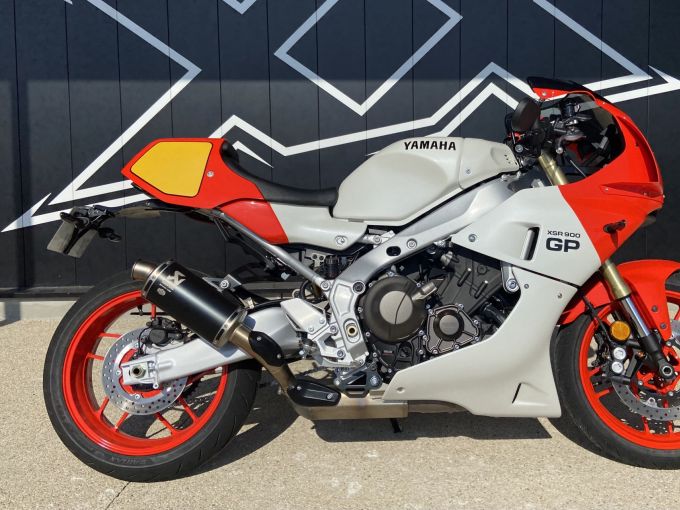 YAMAHA XSR 900 GP 4