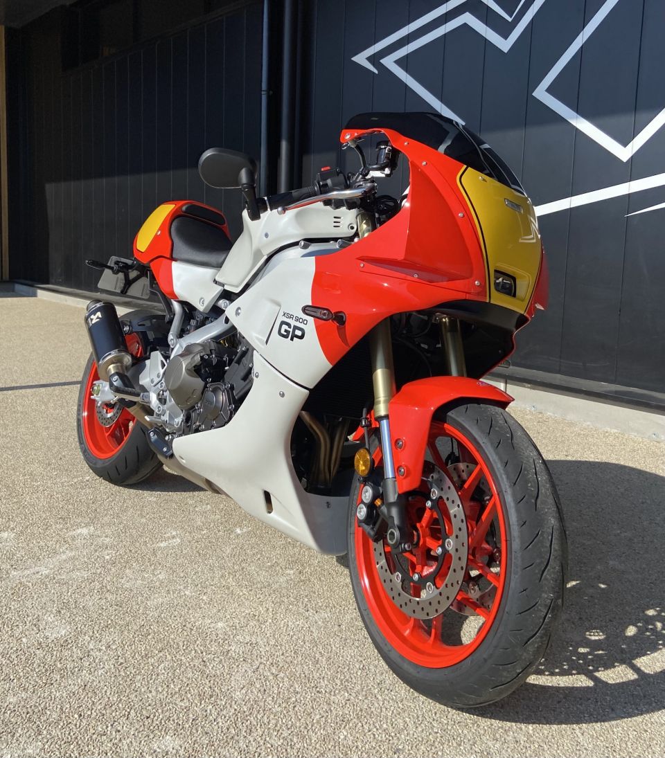 YAMAHA XSR 900 GP 4