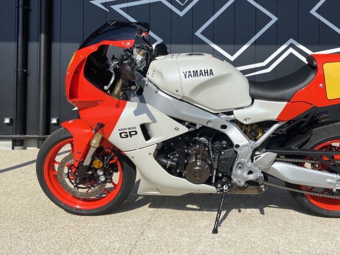 YAMAHA XSR 900 GP 4
