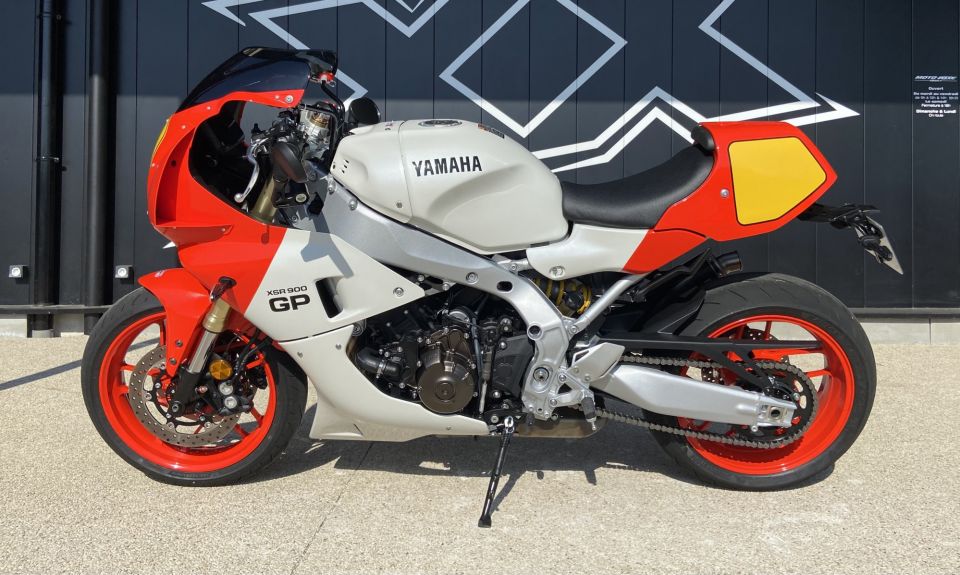 YAMAHA XSR 900 GP 4