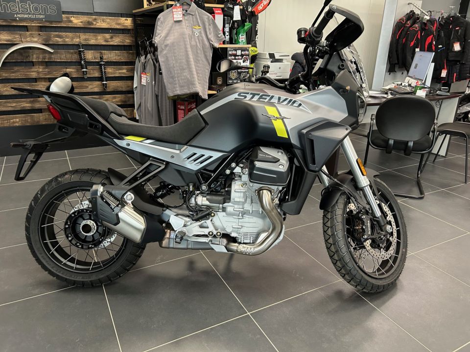 MOTO GUZZI STELVIO 4