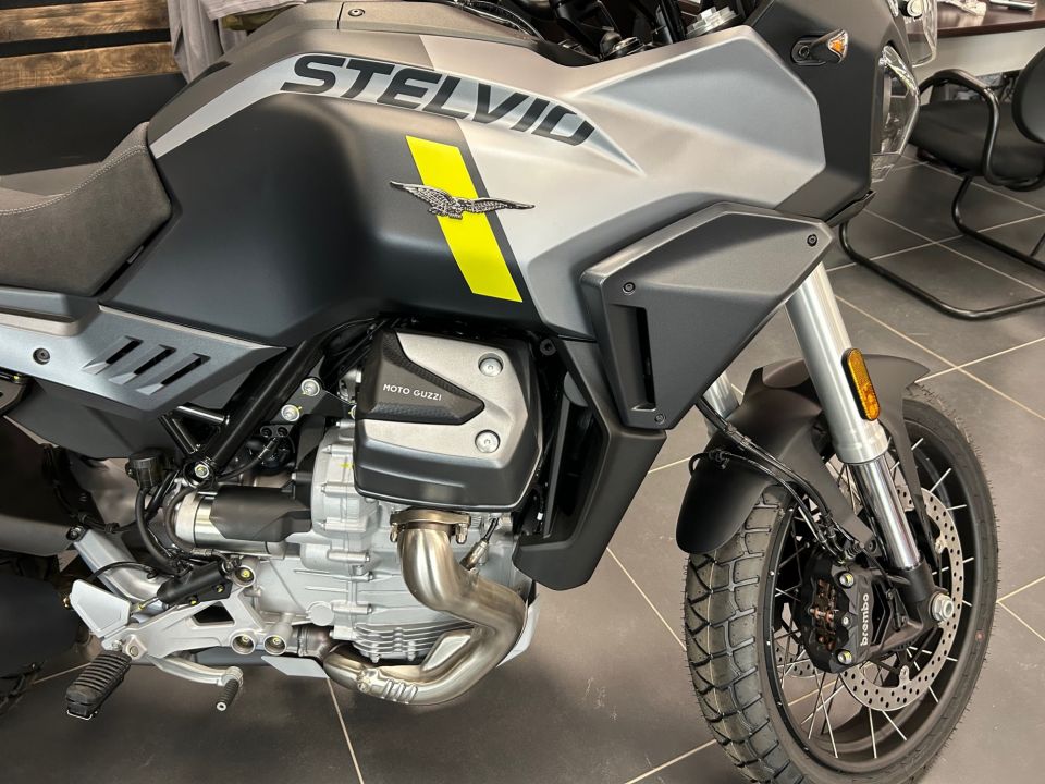 MOTO GUZZI STELVIO 4