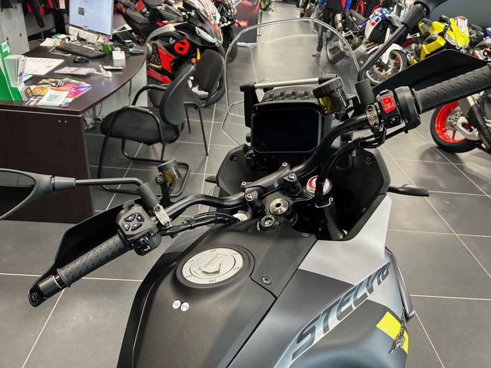 MOTO GUZZI STELVIO 4