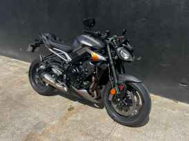 TRIUMPH STREET TRIPLE 765 RS - 2025