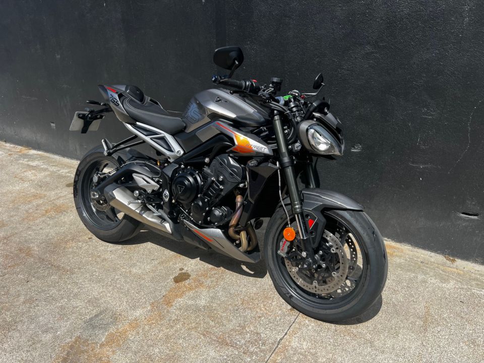 TRIUMPH STREET TRIPLE 765 RS 4