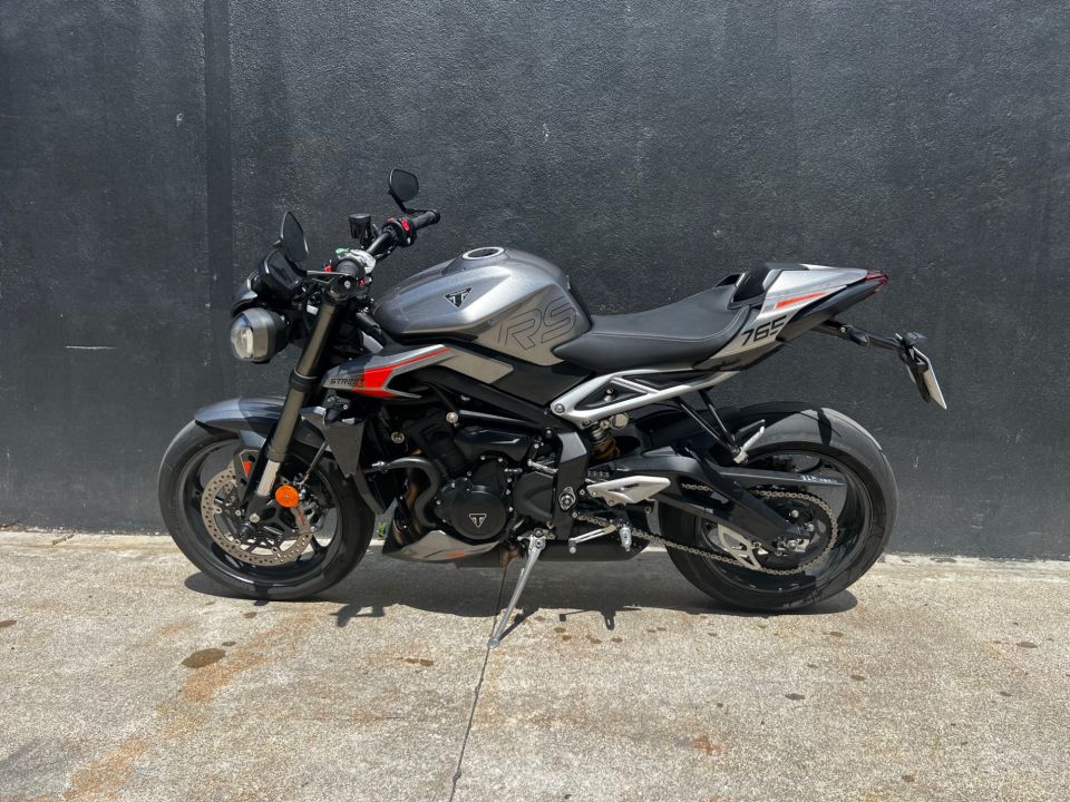 TRIUMPH STREET TRIPLE 765 RS 4