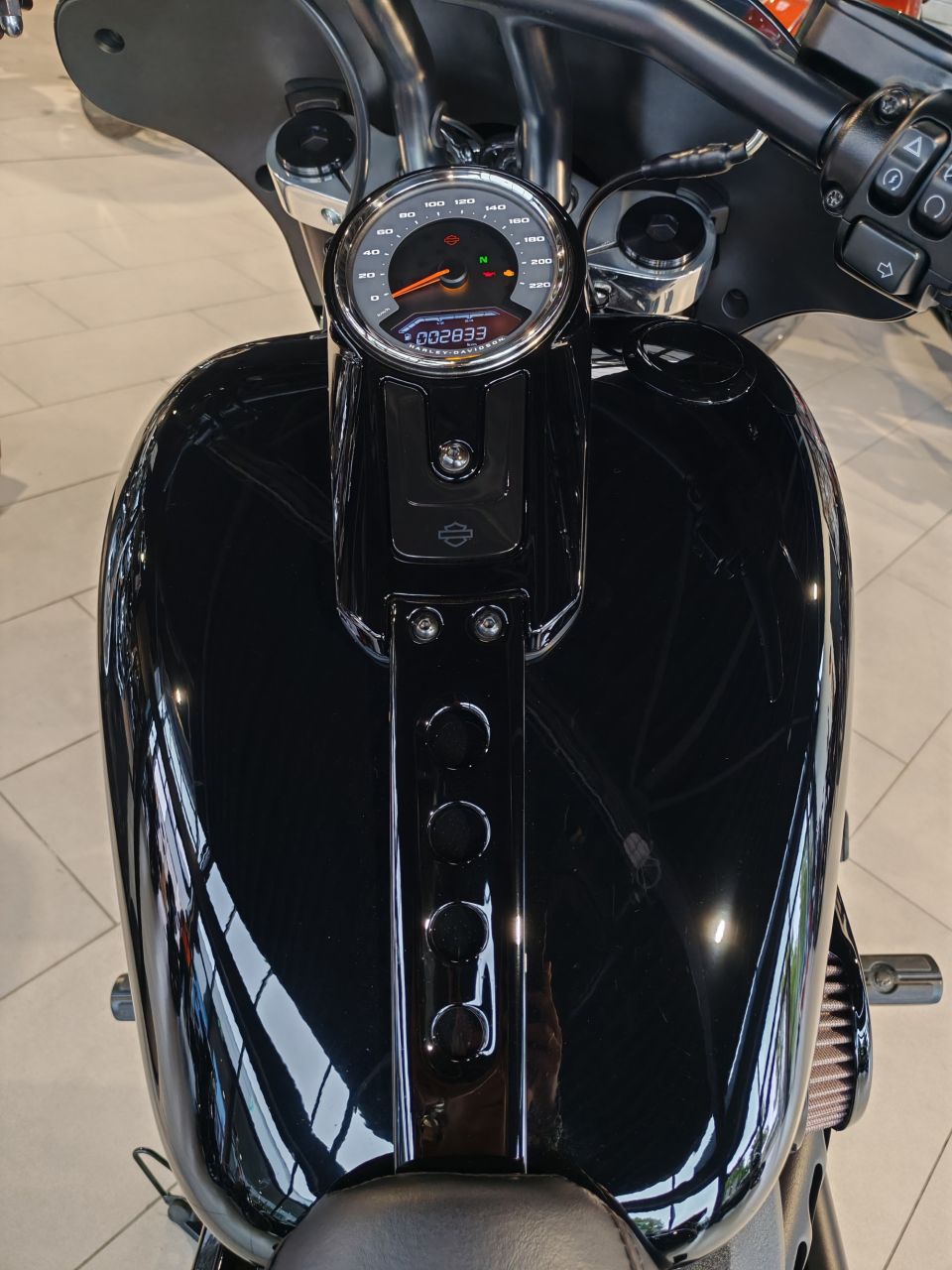 HARLEY-DAVIDSON SOFTAIL SPORT GLIDE 1745 4