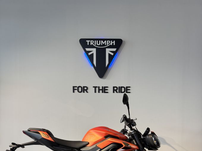 TRIUMPH STREET TRIPLE 765 R 4