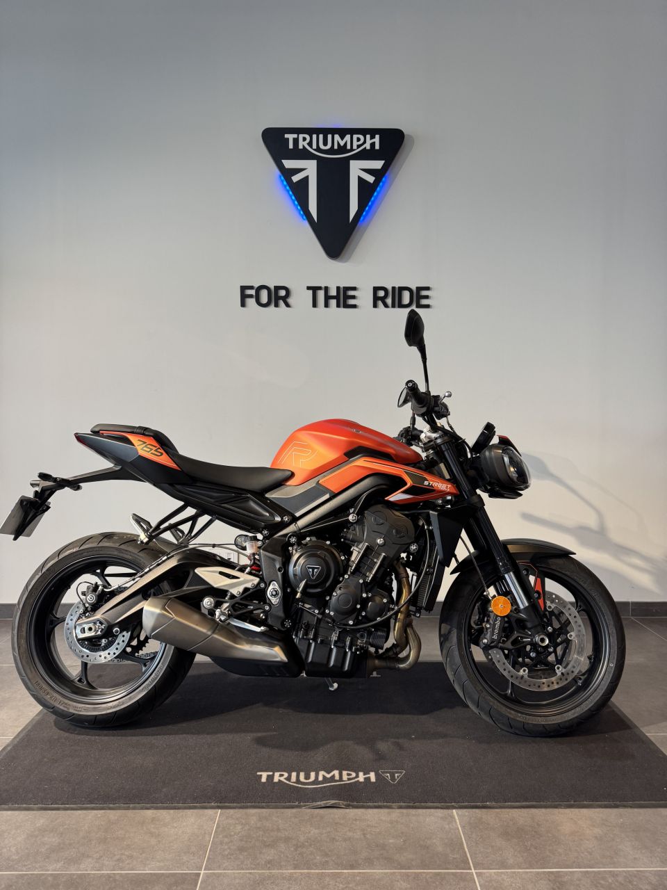 TRIUMPH STREET TRIPLE 765 R 4