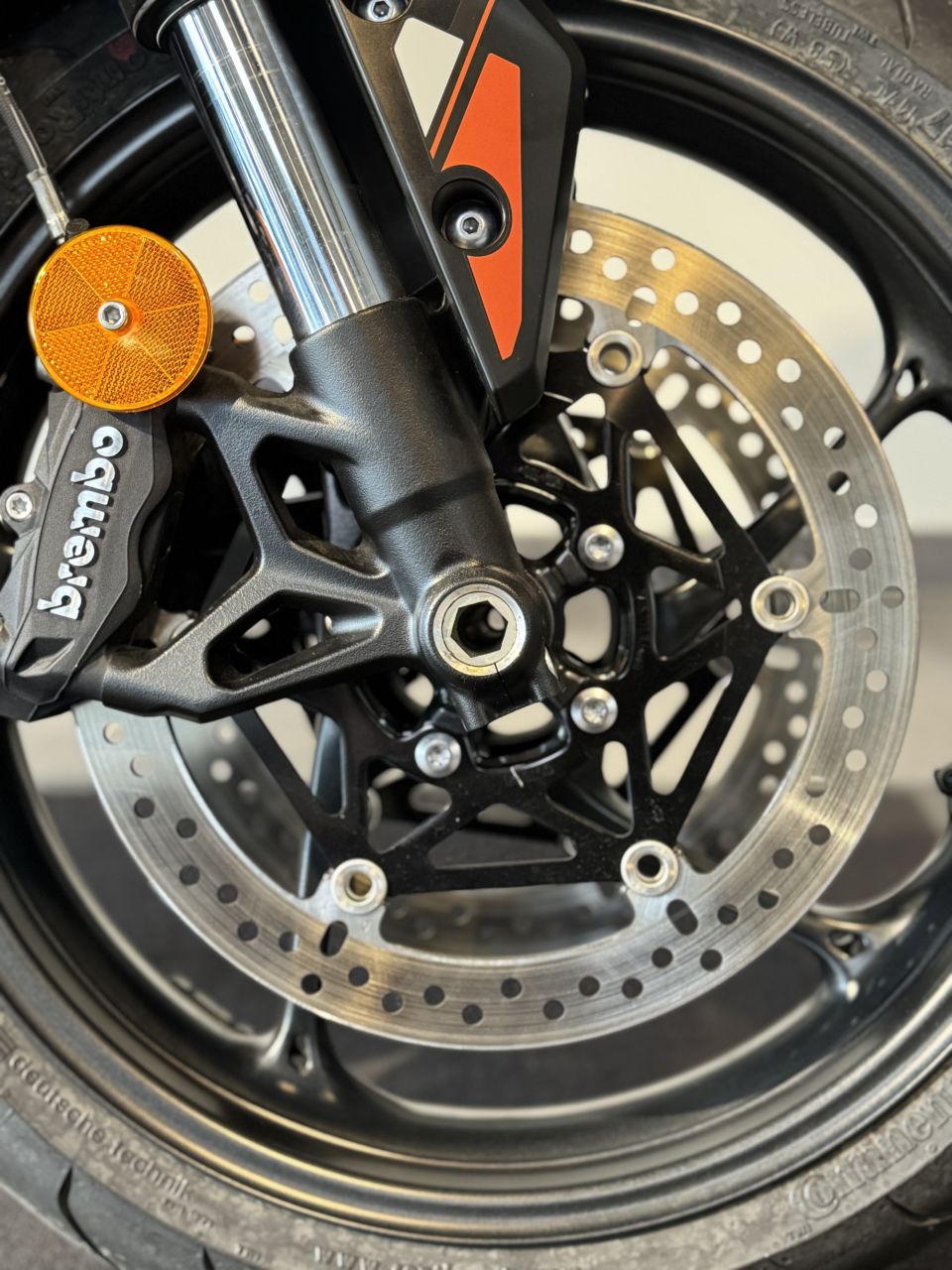 TRIUMPH STREET TRIPLE 765 R 4