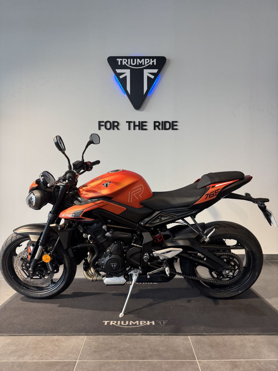 TRIUMPH STREET TRIPLE 765 R 4