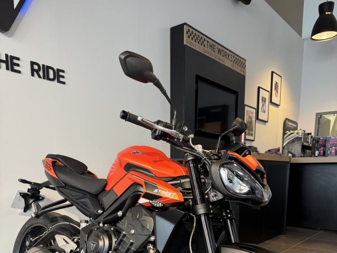 TRIUMPH STREET TRIPLE 765 R 4