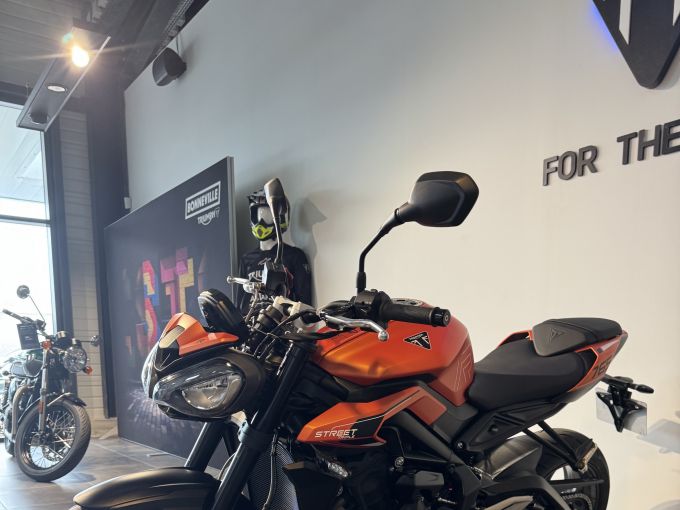 TRIUMPH STREET TRIPLE 765 R 4