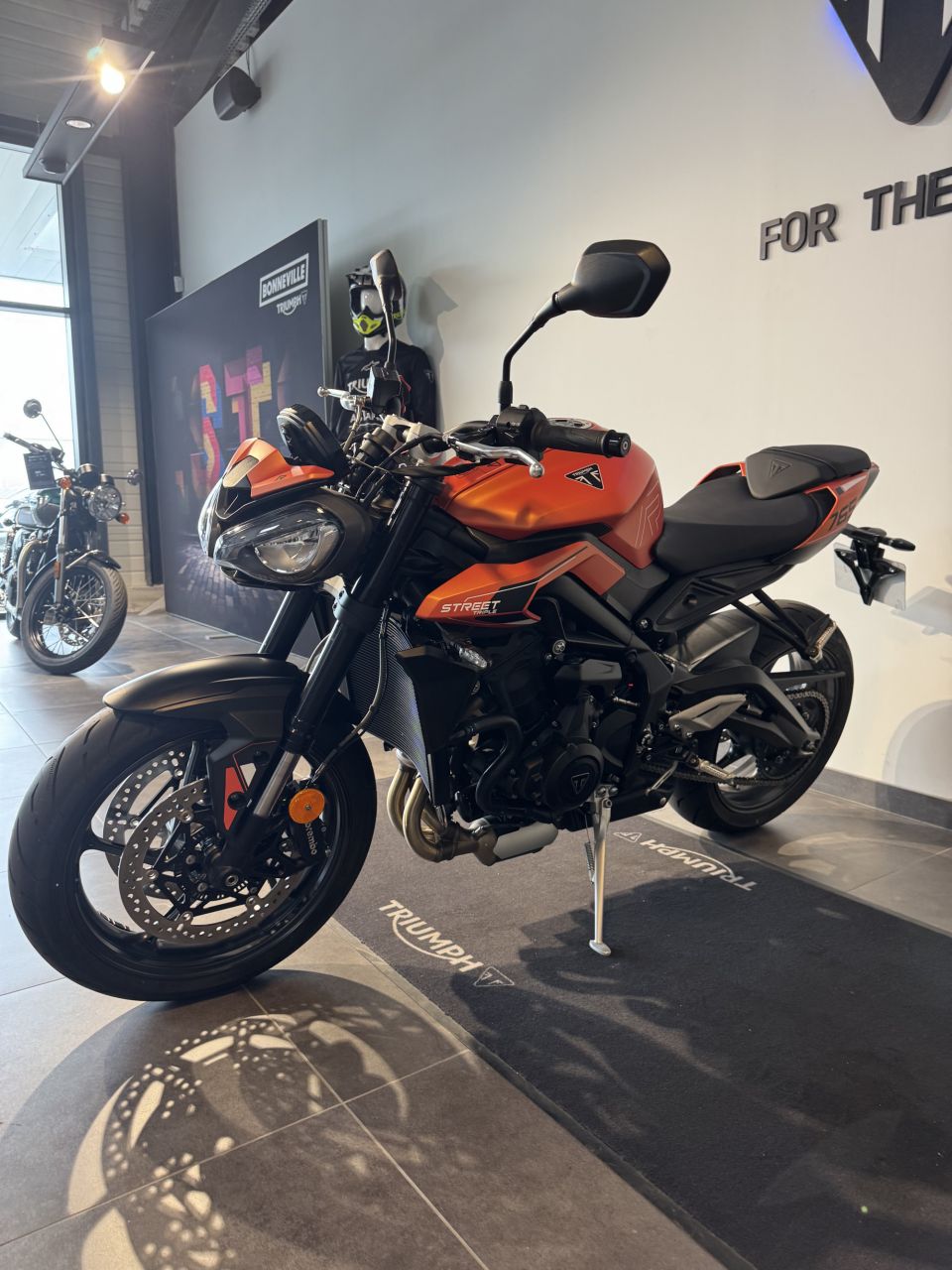 TRIUMPH STREET TRIPLE 765 R 4