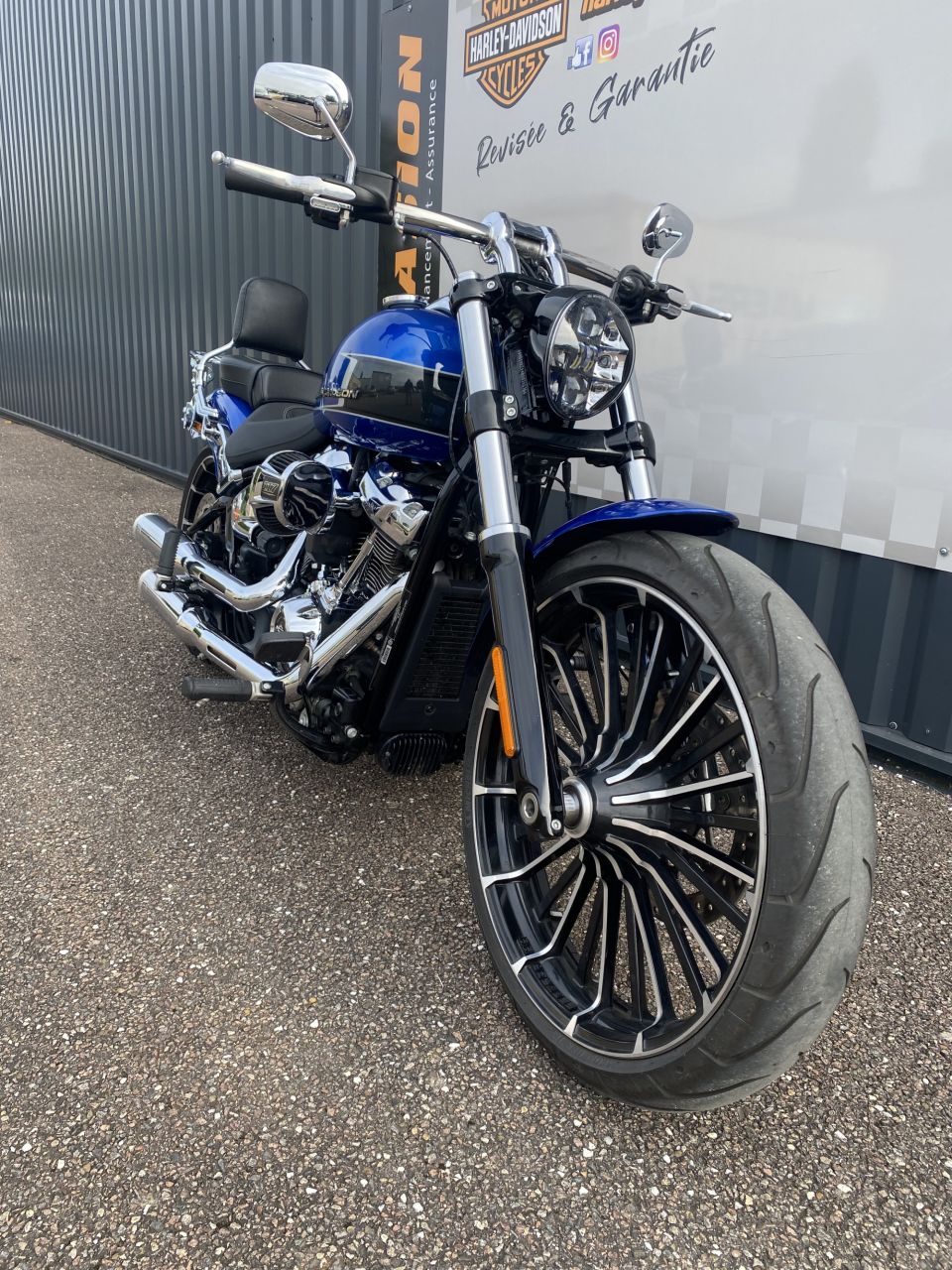 HARLEY-DAVIDSON SOFTAIL BREAKOUT 1923 4