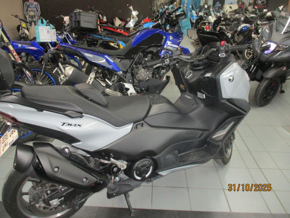 YAMAHA XP T-MAX 560 TECH MAX 4