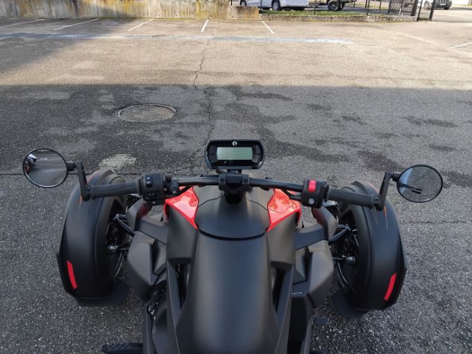 CAN-AM RYKER 900 4