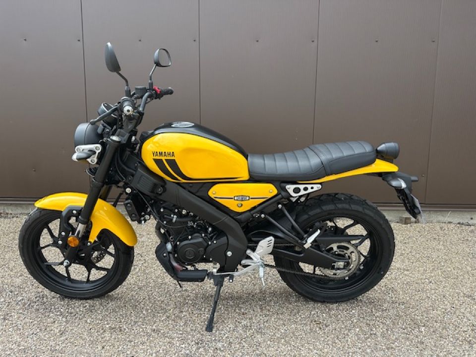 YAMAHA XSR 125 4