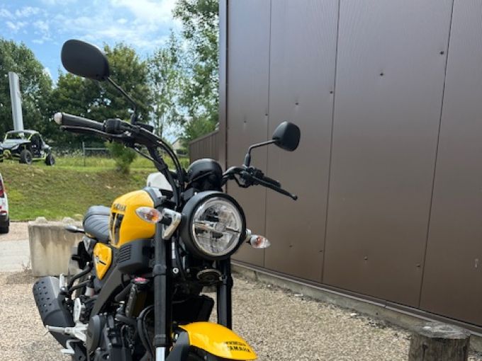 YAMAHA XSR 125 4
