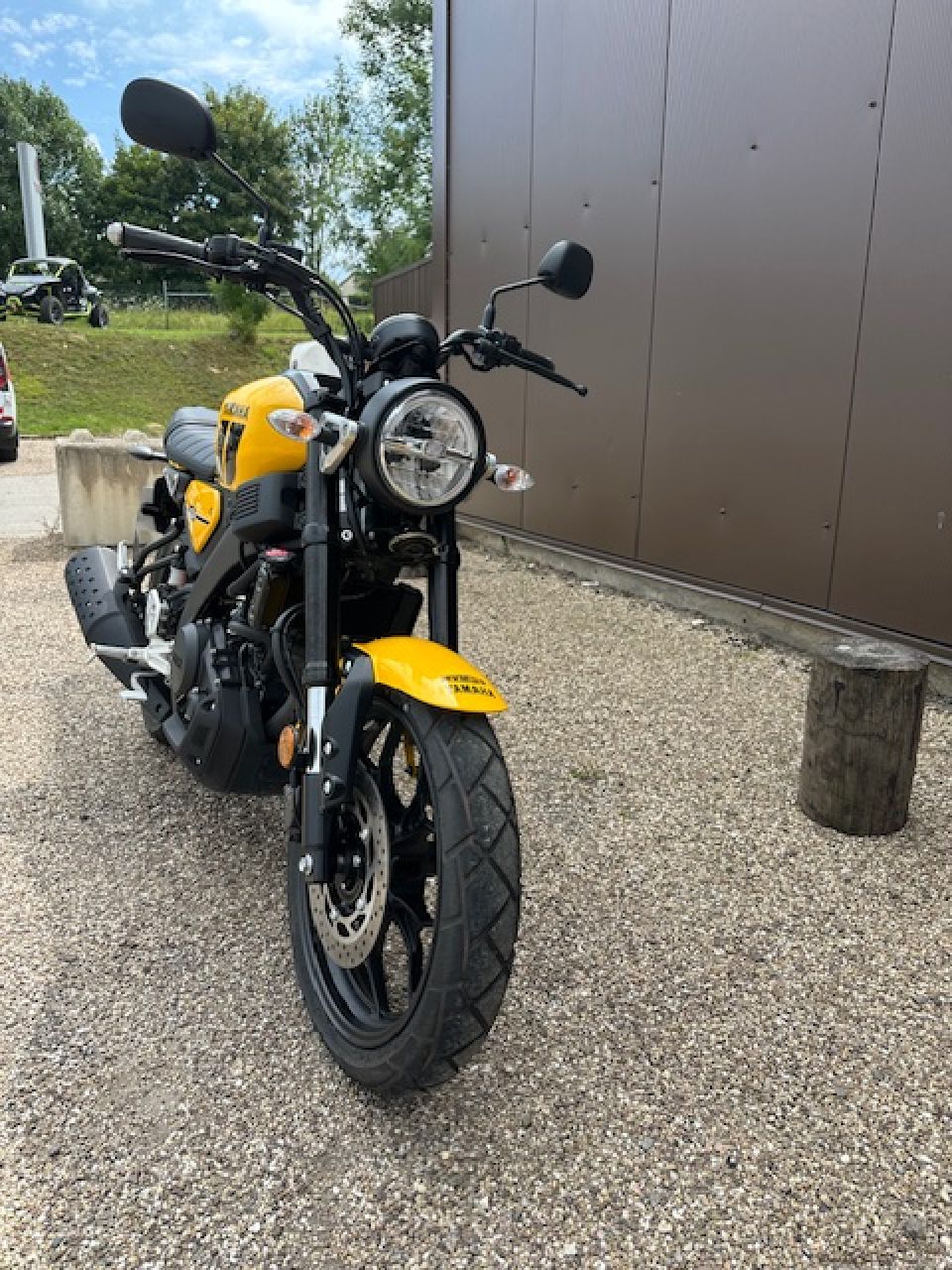 YAMAHA XSR 125 4