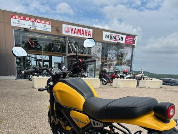 YAMAHA XSR 125 4