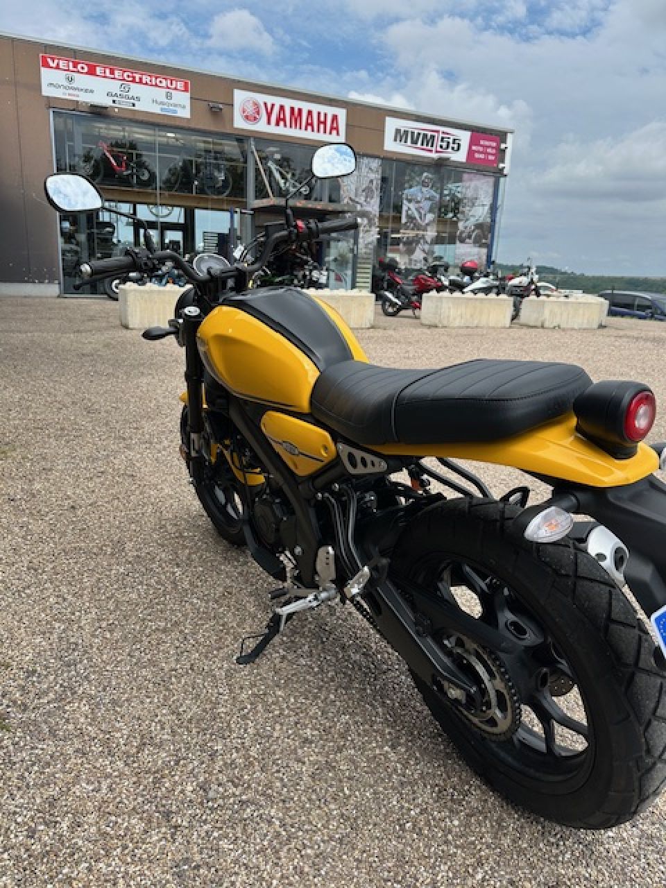 YAMAHA XSR 125 4