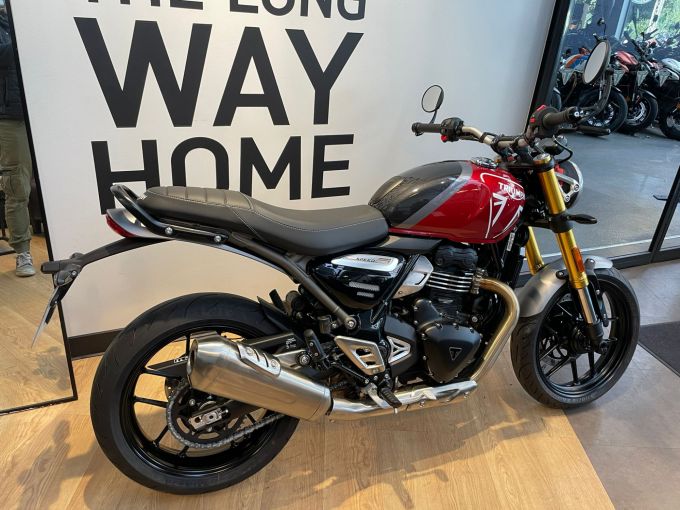 TRIUMPH SPEED 400 4