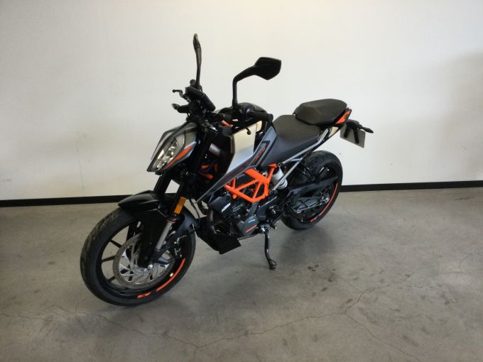 KTM 125 DUKE ABS 4