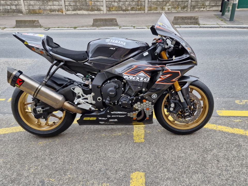 YAMAHA YZF 1000 R1 60TH 4