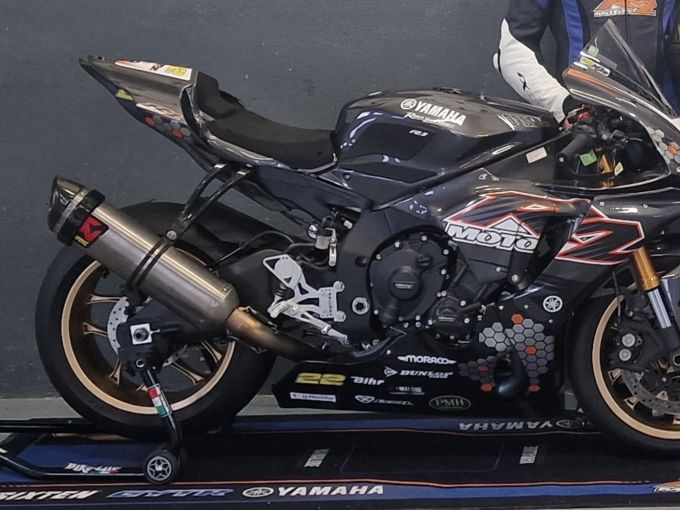 YAMAHA YZF 1000 R1 60TH 4