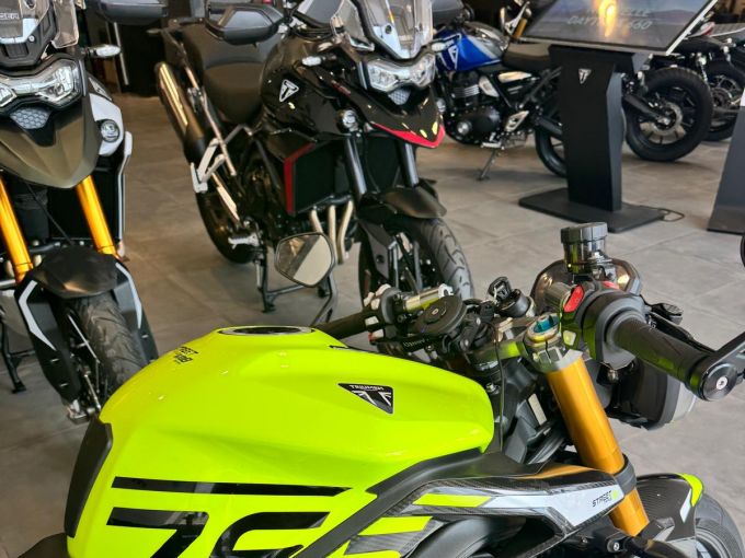 TRIUMPH STREET TRIPLE 795 MOTO 2 4