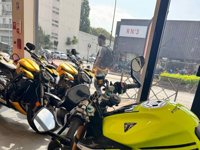 TRIUMPH STREET TRIPLE 795 MOTO 2 4