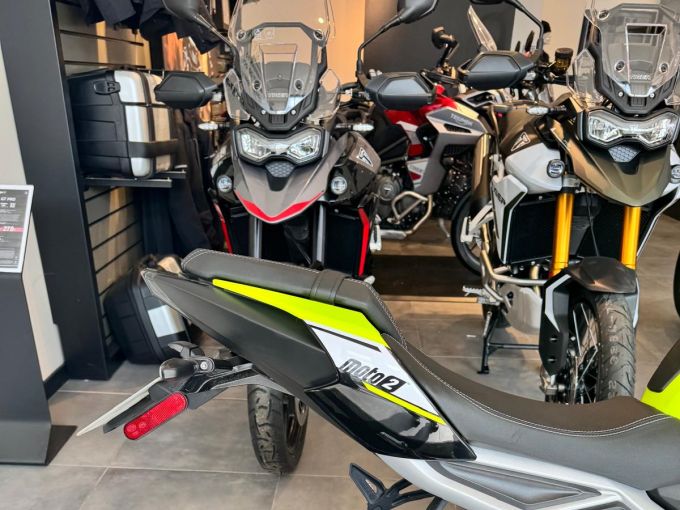 TRIUMPH STREET TRIPLE 795 MOTO 2 4