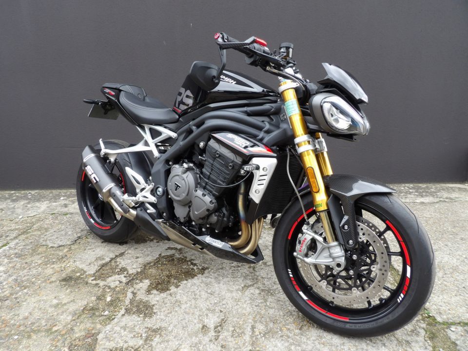 TRIUMPH SPEED TRIPLE 1200 RS 4