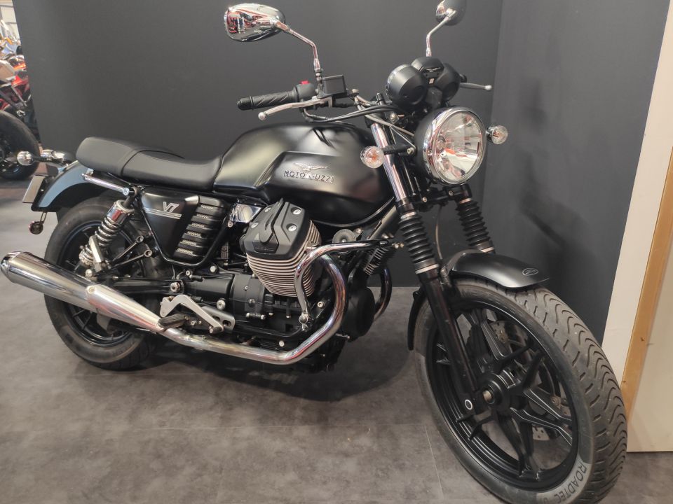 MOTO GUZZI V7 STONE 4