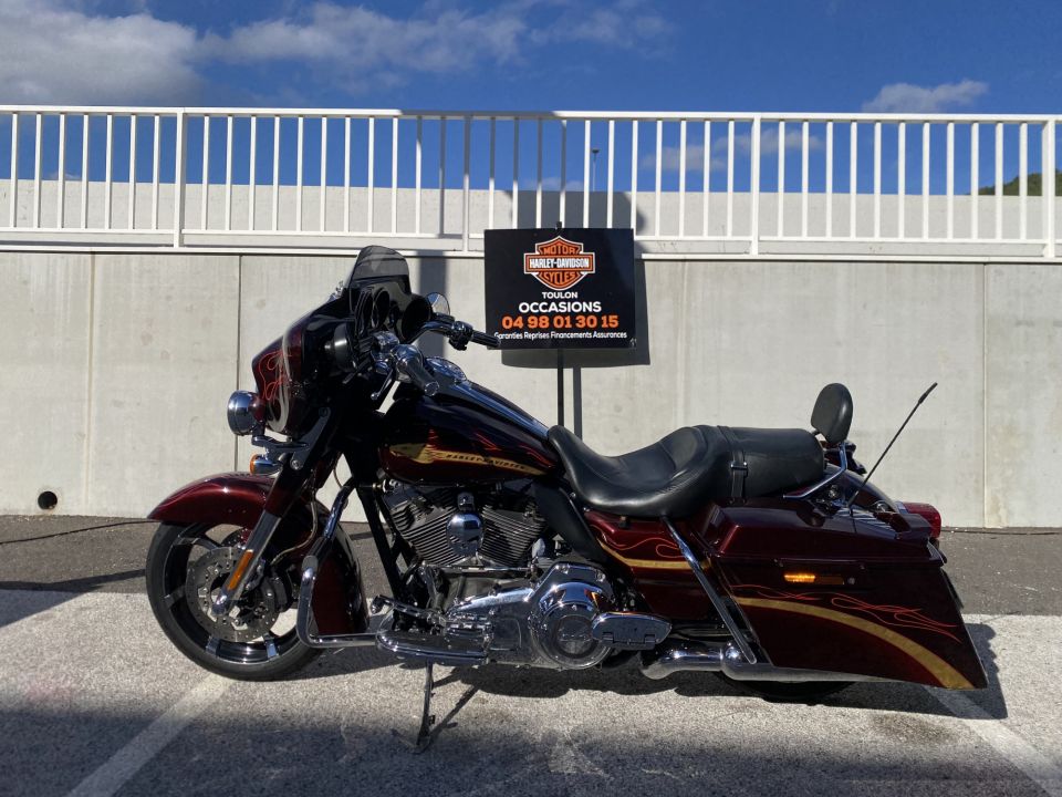 HARLEY-DAVIDSON TOURING STREET GLIDE 1800 CVO 4