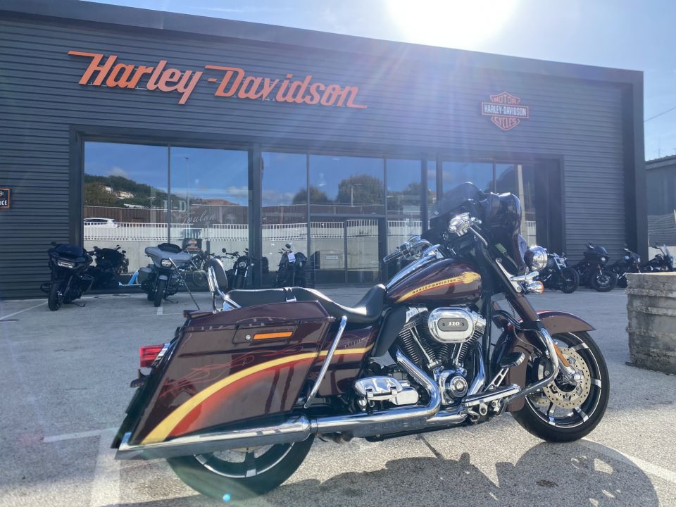 HARLEY-DAVIDSON TOURING STREET GLIDE 1800 CVO 4