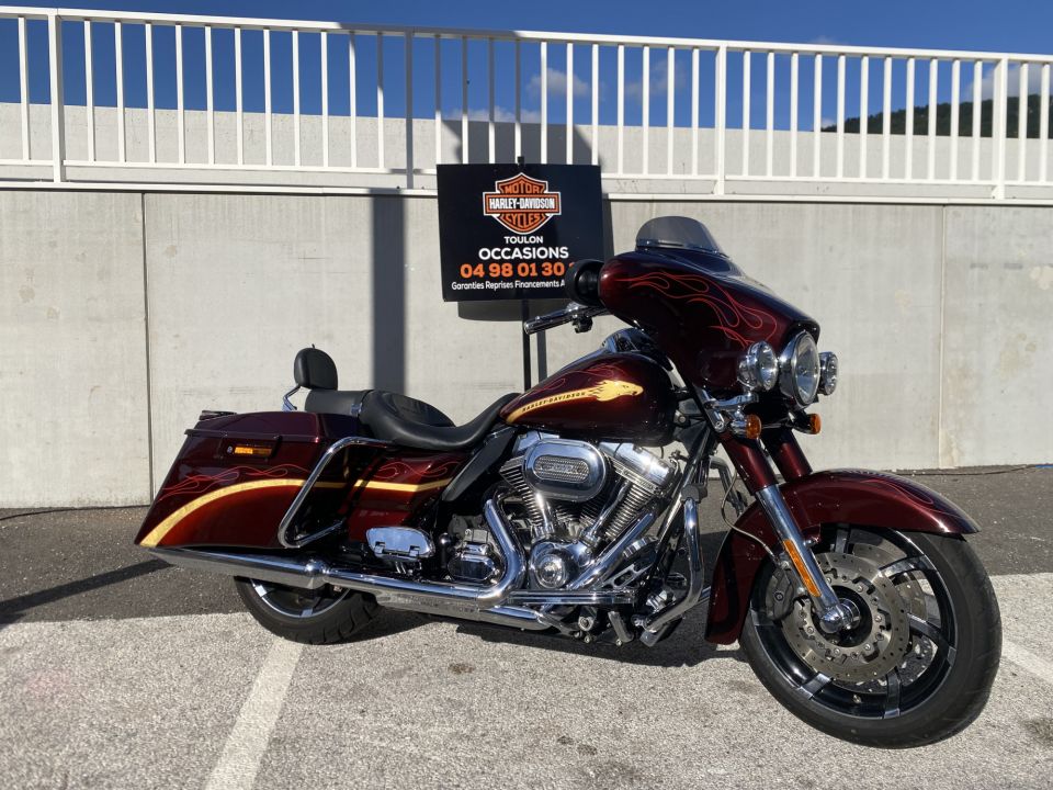 HARLEY-DAVIDSON TOURING STREET GLIDE 1800 CVO 4